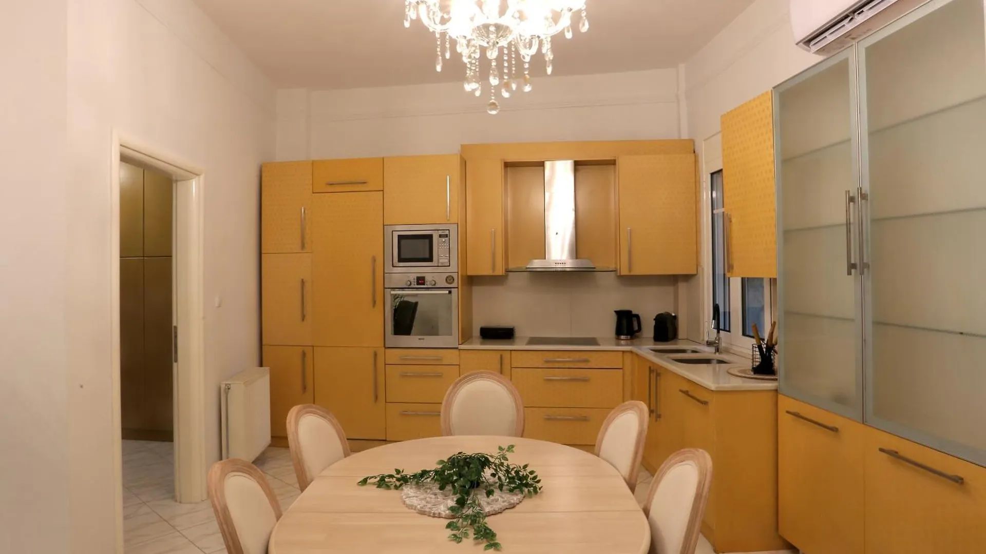 White Tower Family Apartment With Jacuzzi - Perfect Hospitality Salonicco