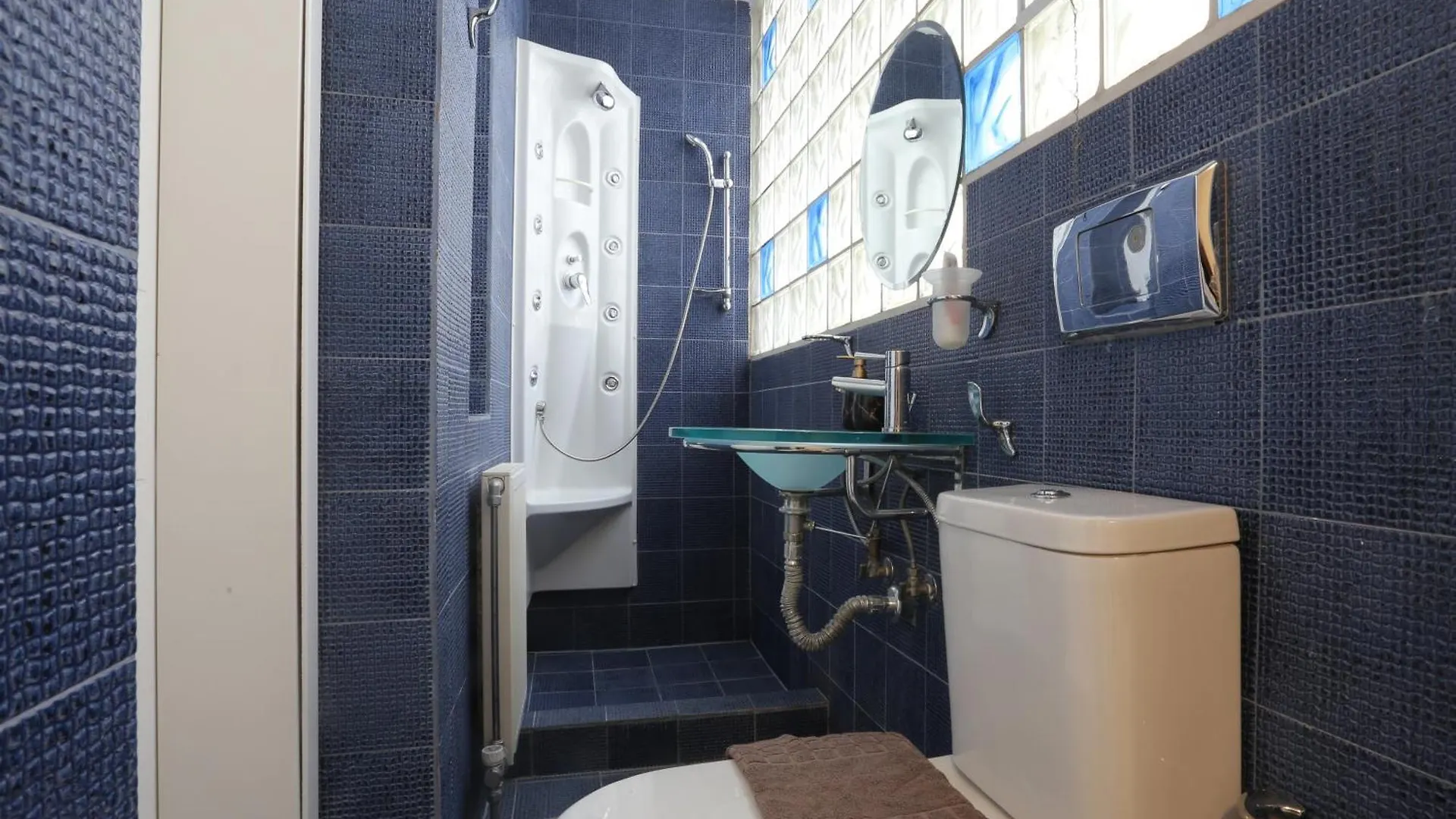 White Tower Family Apartment With Jacuzzi - Perfect Hospitality Salonicco