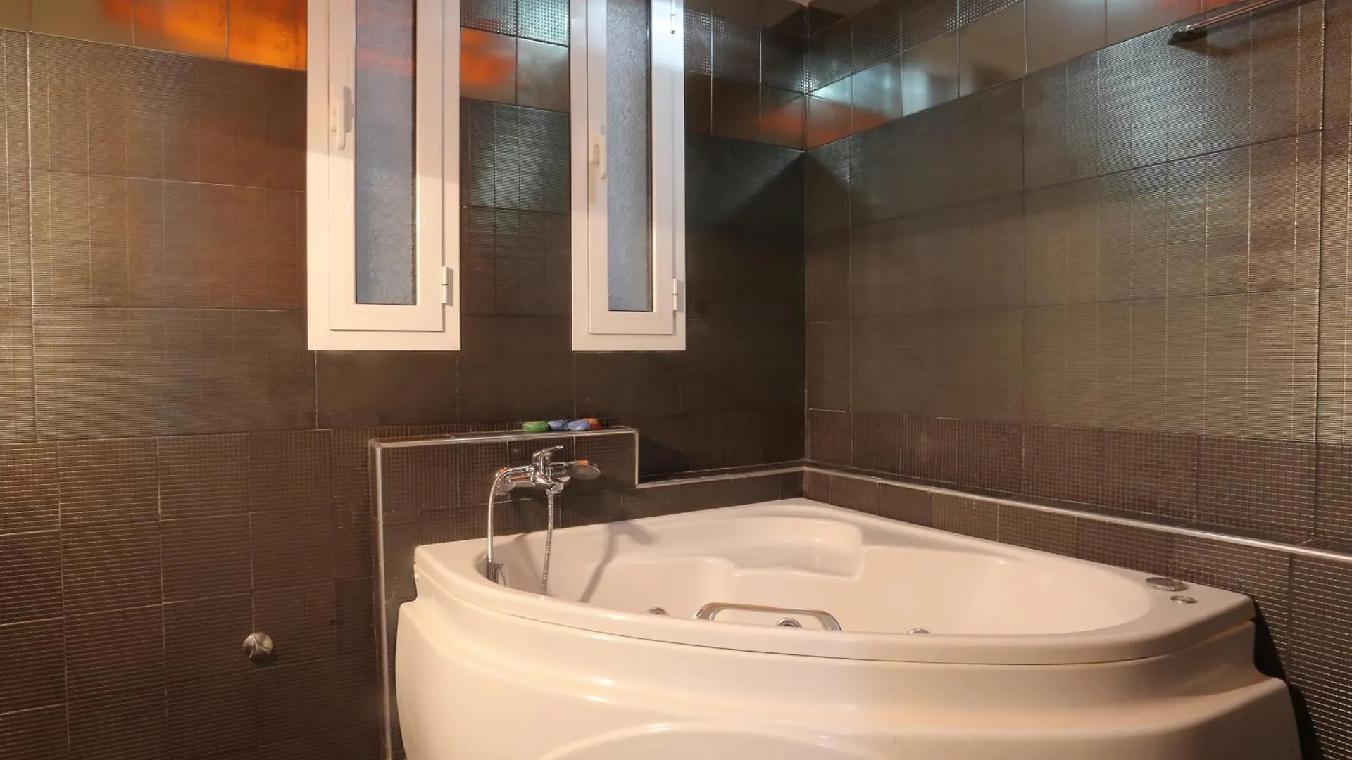 White Tower Family Apartment With Jacuzzi - Perfect Hospitality Salonicco 0*,  Grecia